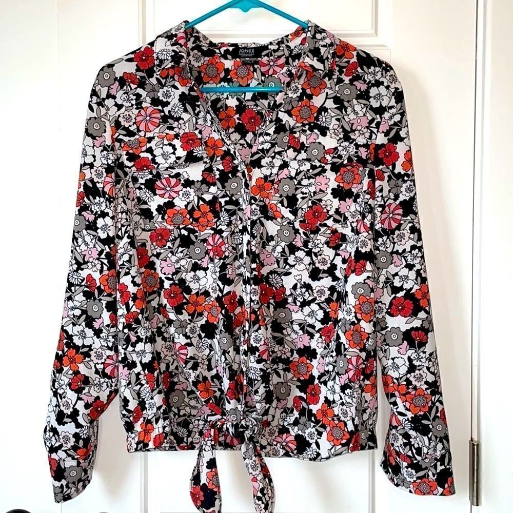 Jones NYC Button down floral tie waist blouse